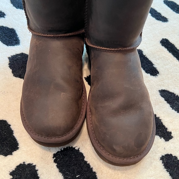 Ugg classic short dark brown bomber leather waterproof boots womens 7 - Picture 6 of 6